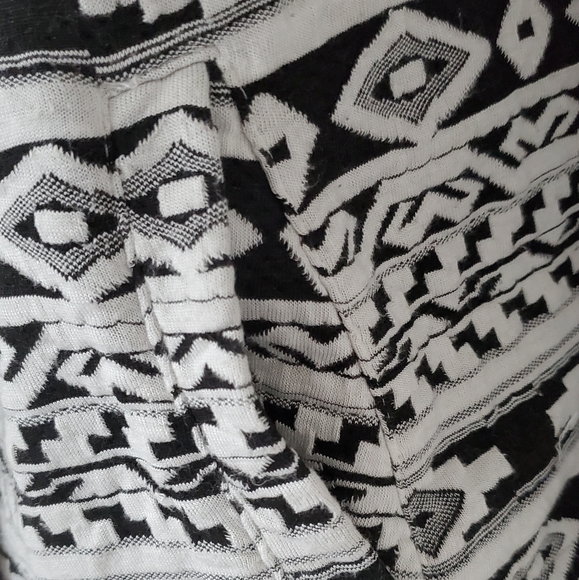 Black and white Aztec sweater - Picture 3 of 5